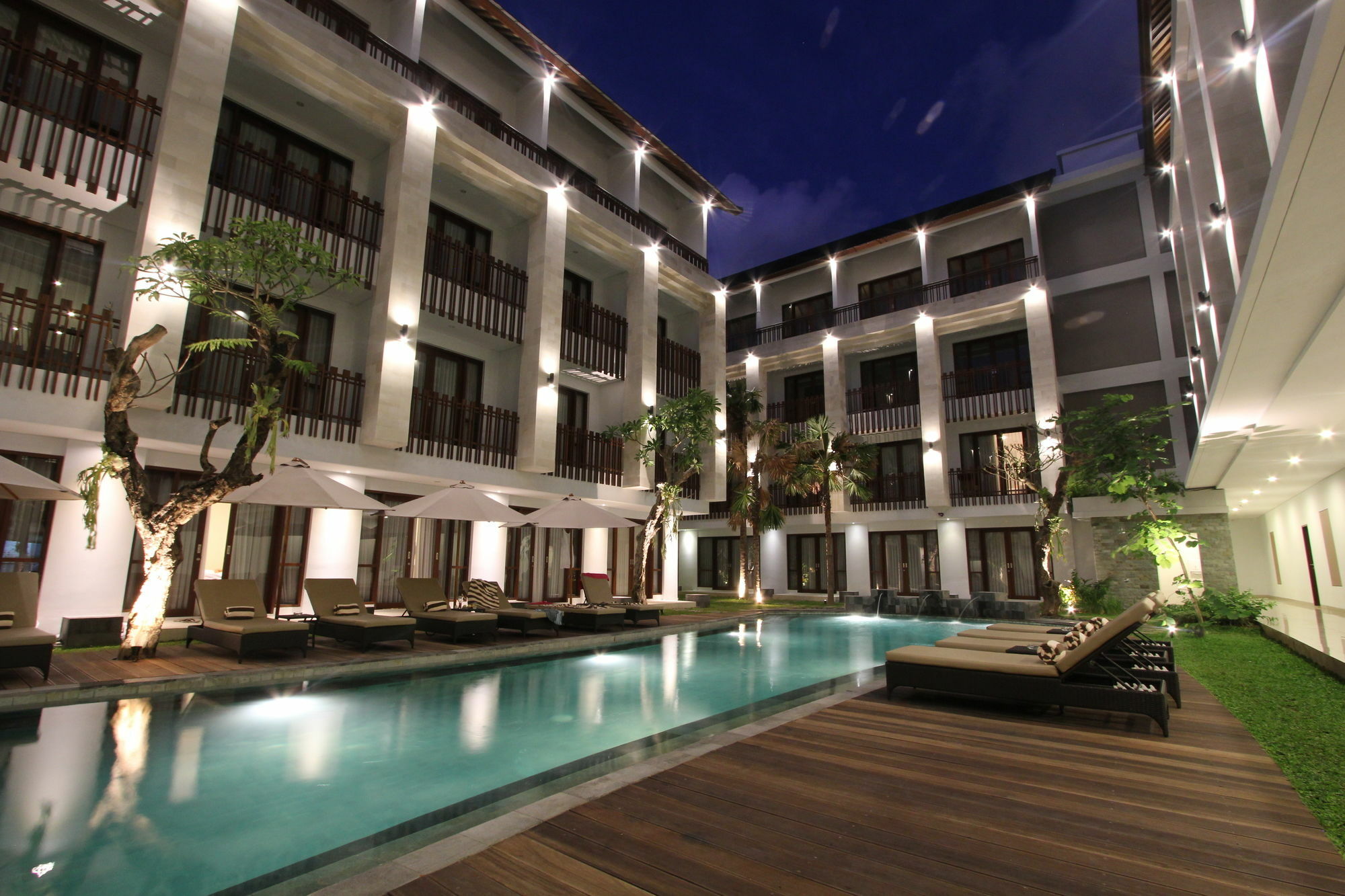 Grand La Walon Hotel Legian  Exterior photo