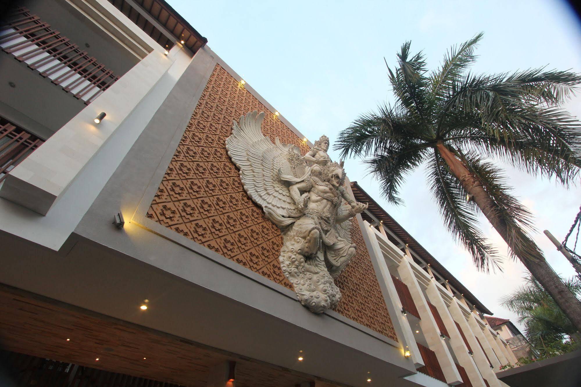Grand La Walon Hotel Legian  Exterior photo