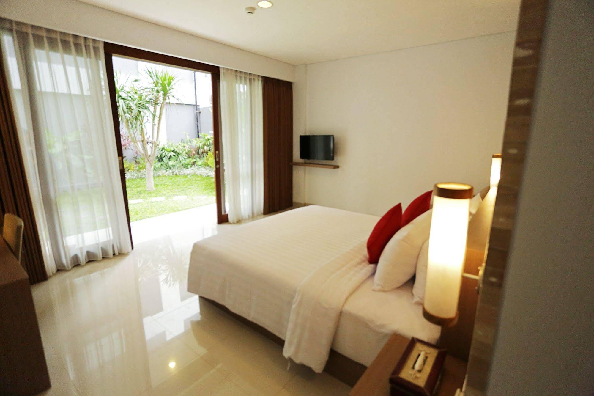 Grand La Walon Hotel Legian  Exterior photo