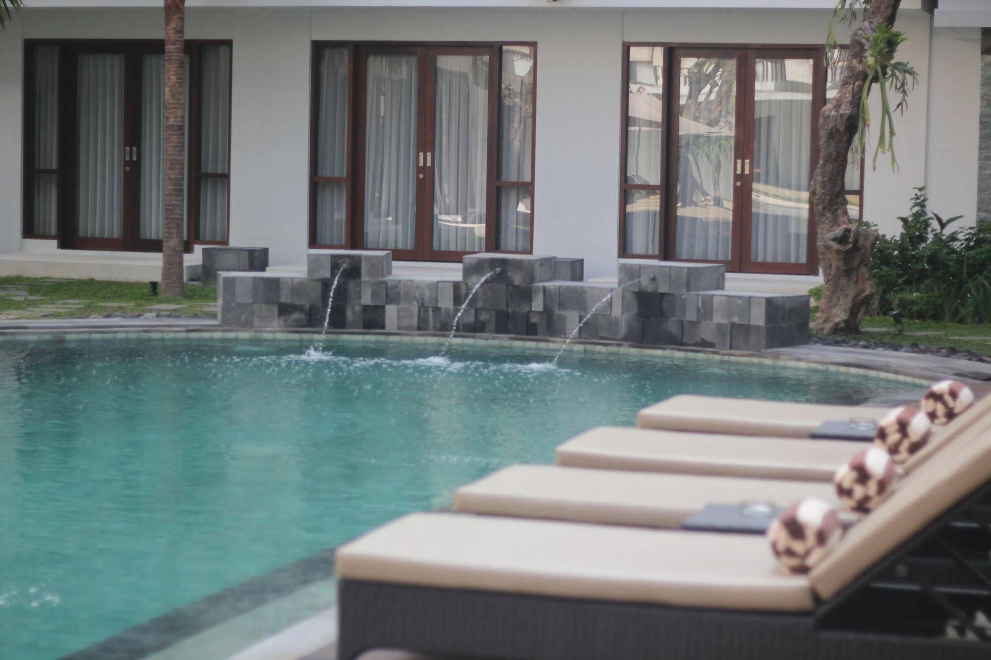 Grand La Walon Hotel Legian  Exterior photo
