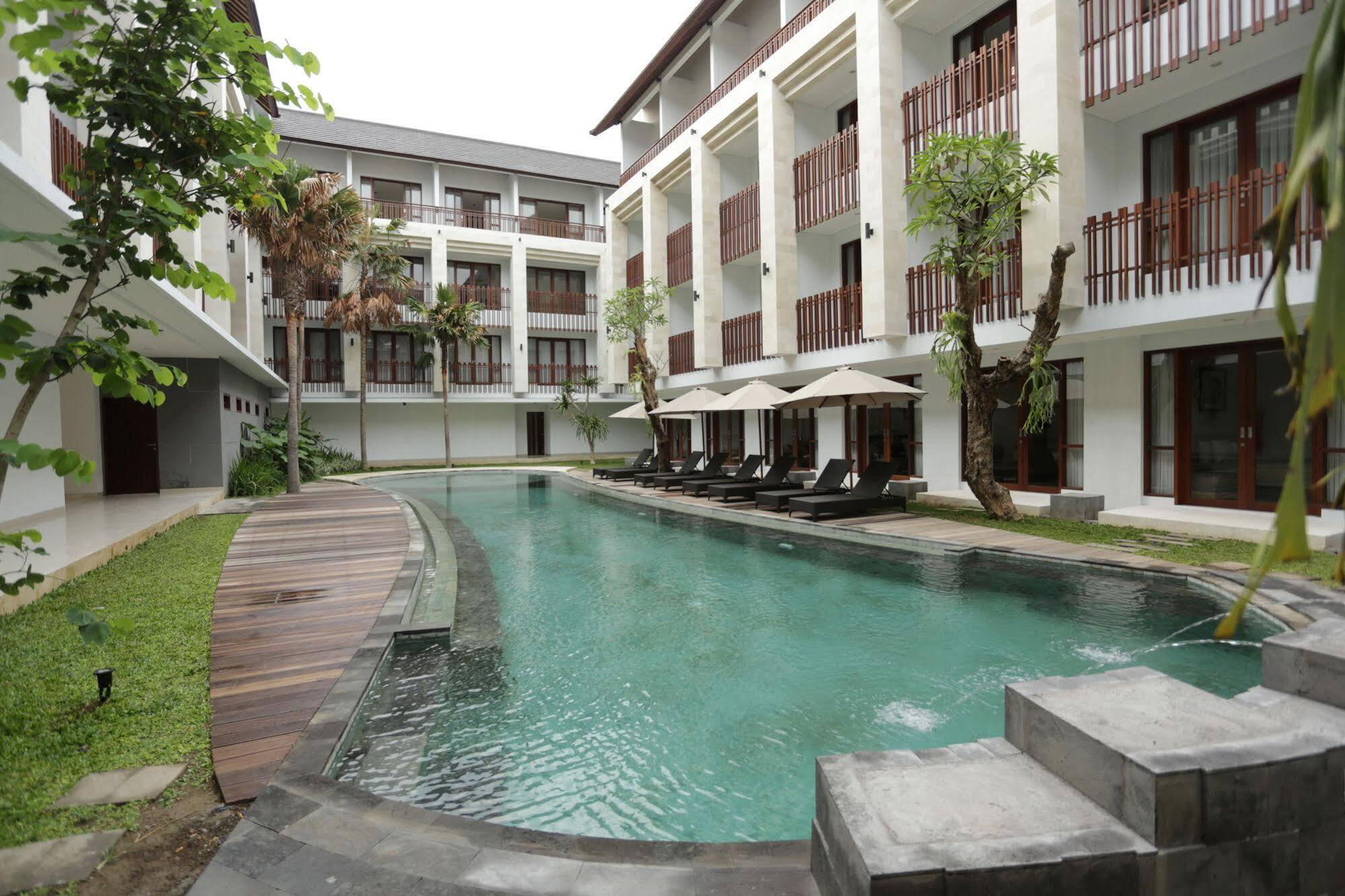 Grand La Walon Hotel Legian  Exterior photo