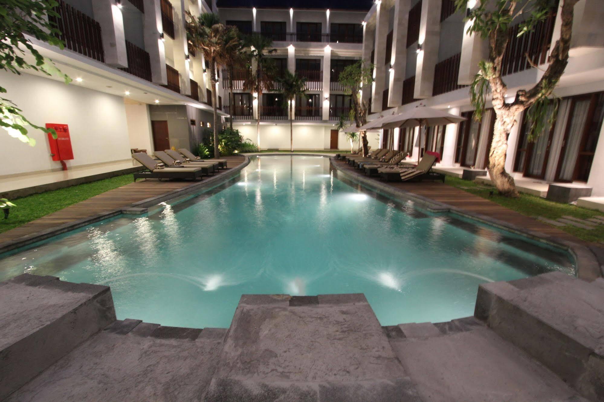 Grand La Walon Hotel Legian  Exterior photo
